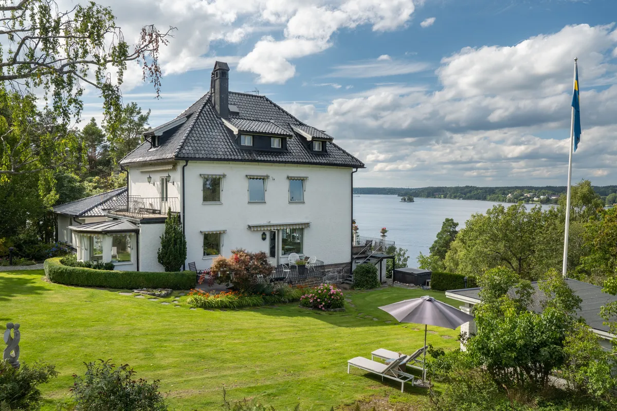 Villa Glitne's main house and garden overlooking the water.